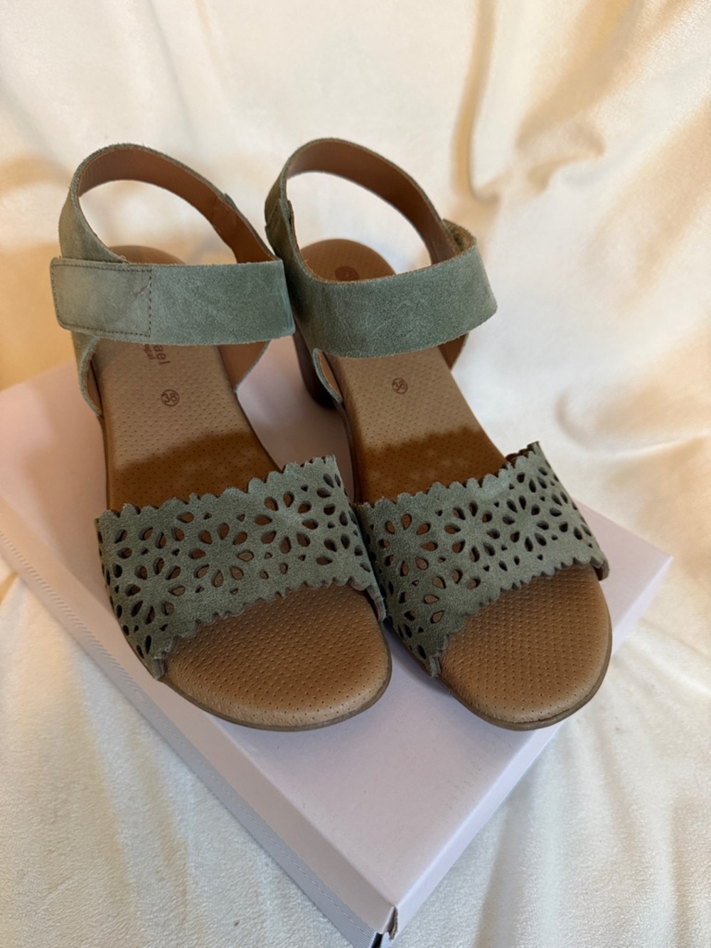 Eric Michael Norah Green Suede Laser Cut Floral Block Heel Sandals Size 38